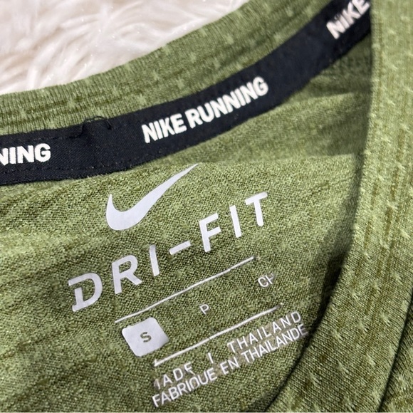 The NIKE Tee Dri Fit Legend Crossdye Short Sleeve Heathered Shirt Crew Neck S - Picture 4 of 11